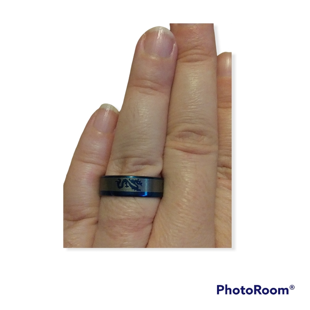 Dragon band ring, size is 21, the color are grey and blue.